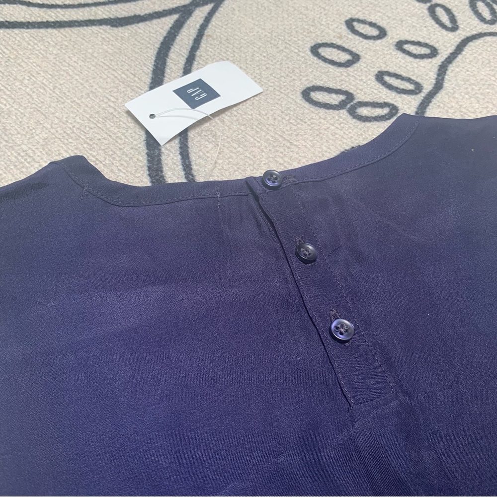 violet tank top